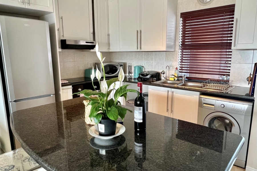 To Let 2 Bedroom Property for Rent in Big Bay Western Cape